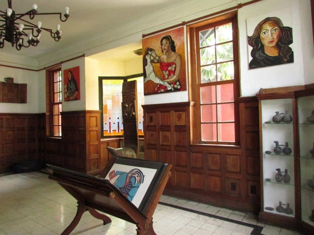small salon low level