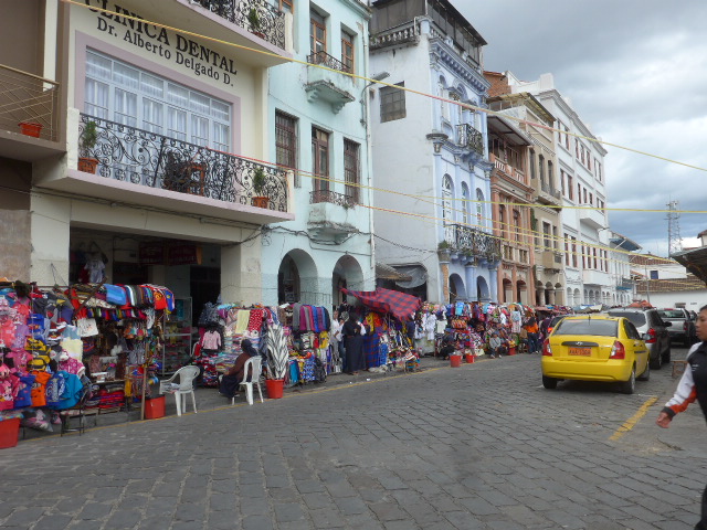 Visit Cuenca, traditional clothes, responsible trip Ecuador